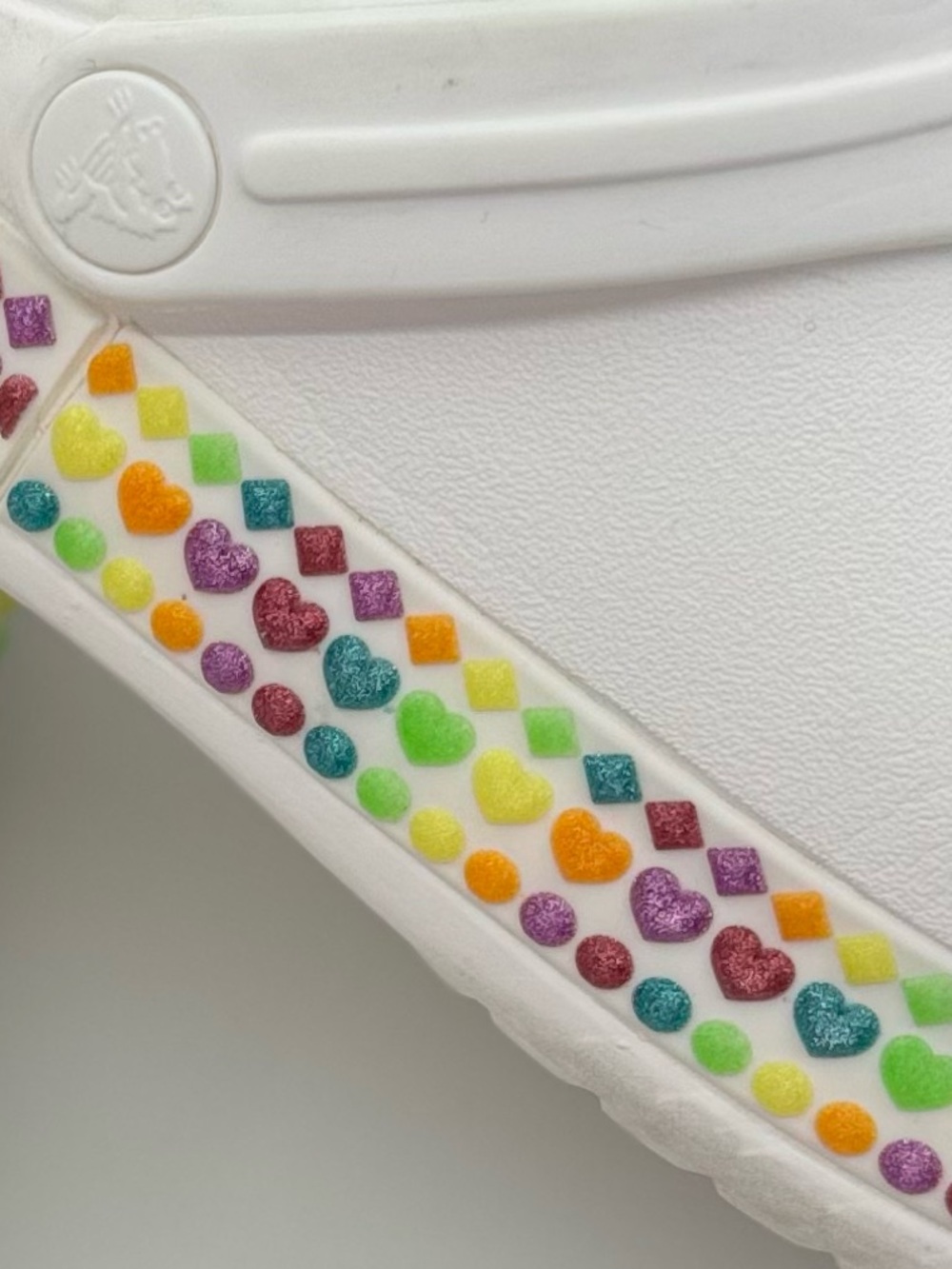 CROCS White Rainbow Kids with Multicolor Glitter Heart Trim size 1 youth girls - Picture 6 of 7